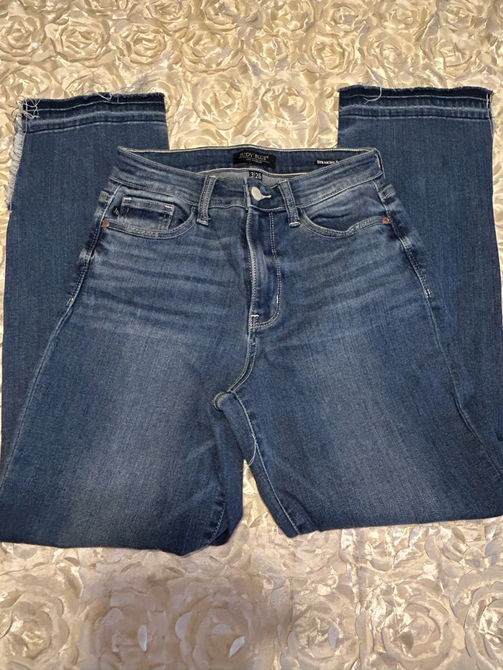 Judy Blue Medium Blue Ankle Crop Jeans